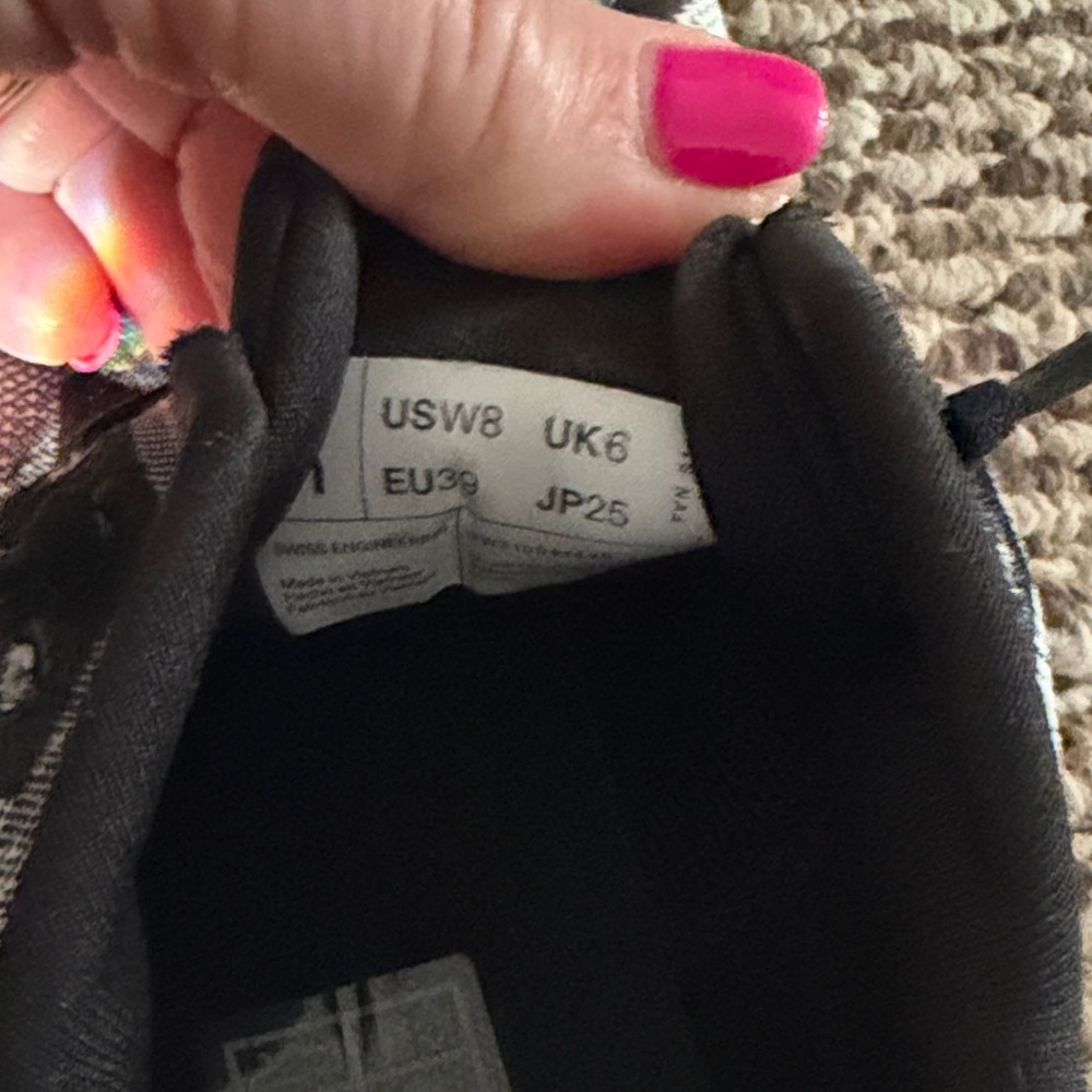 On Running Women’s Gray and Black Athletic Shoes - Picture 4 of 5
